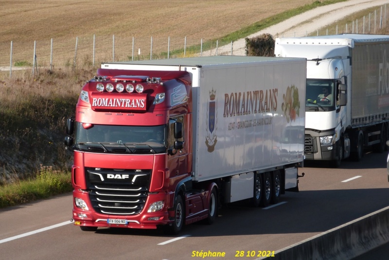 Ensemble routier DAF rouge Romaintrans avec semi-remorque frigorifique